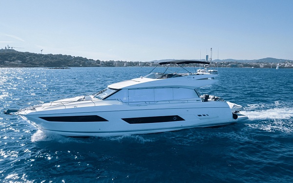 Аренда яхты Prestige 680 Apollonia во Франции - отдых на море